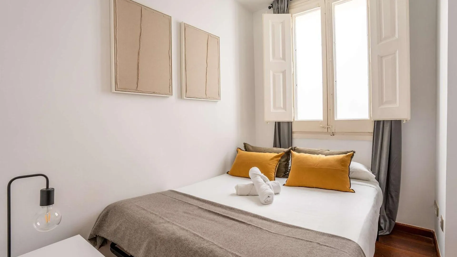 Apartment Ronda Sant Pere Private City Center 3Bedroom Suite B Barcelona